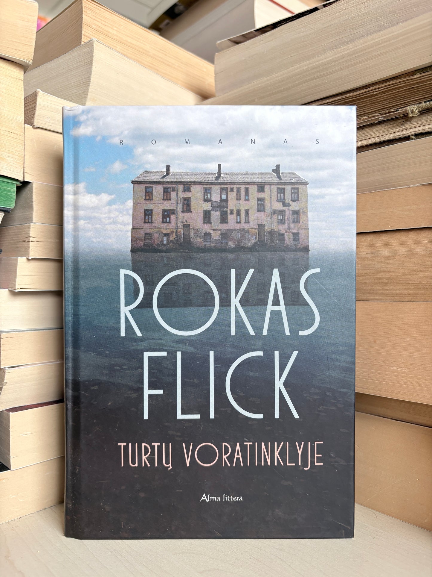 Rokas Flick - ,,Turtų voratinklyje"