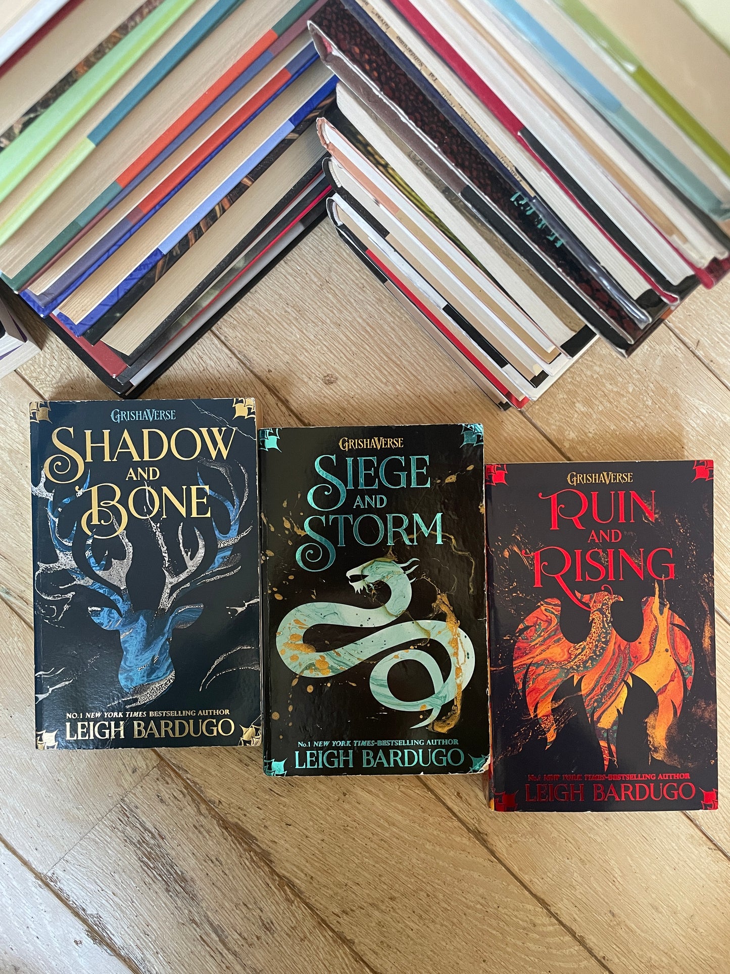 Leigh Bardugo - Shadow and Bone Trilogy