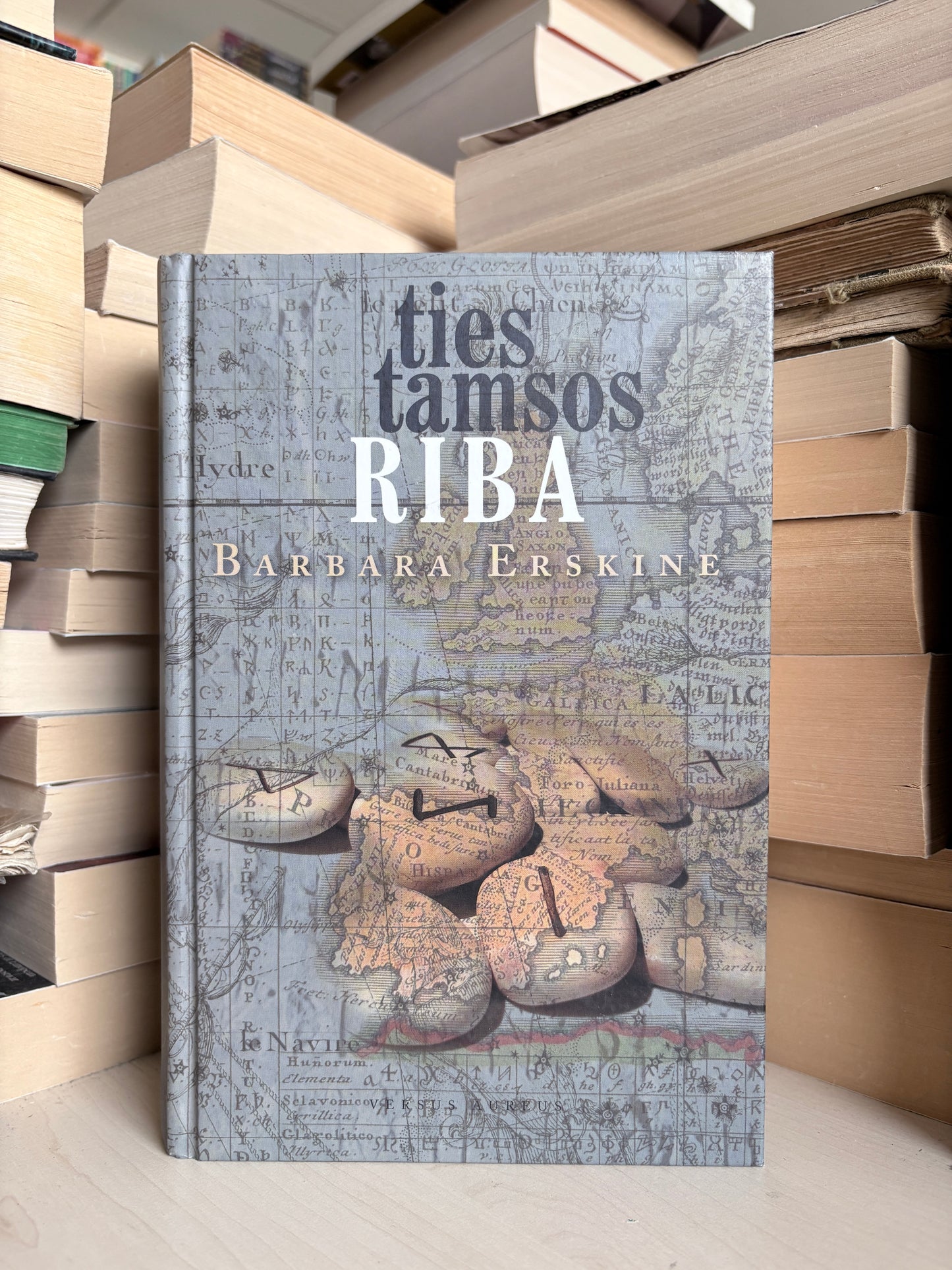 Barbara Erskine - ,,Ties tamsos riba"