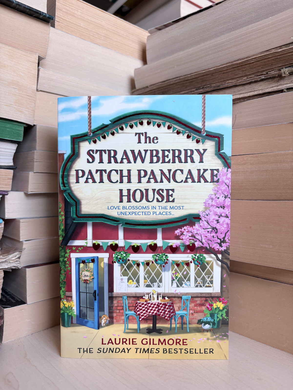 Laurie Gilmore - The Strawberry Patch Pancake House