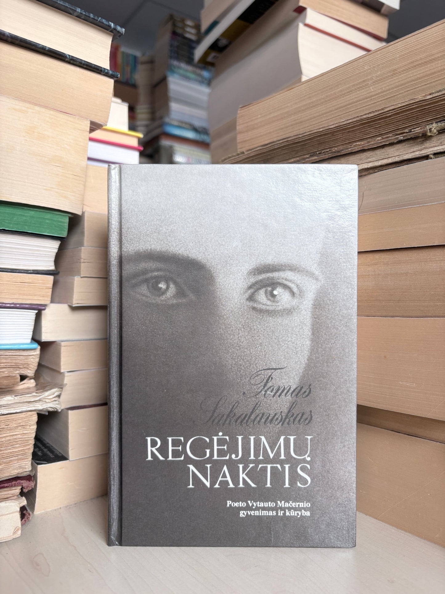 Tomas Sakalauskas - ,,Regėjimų naktis: poeto Vytauto Mačernio gyvenimas ir kūryba"