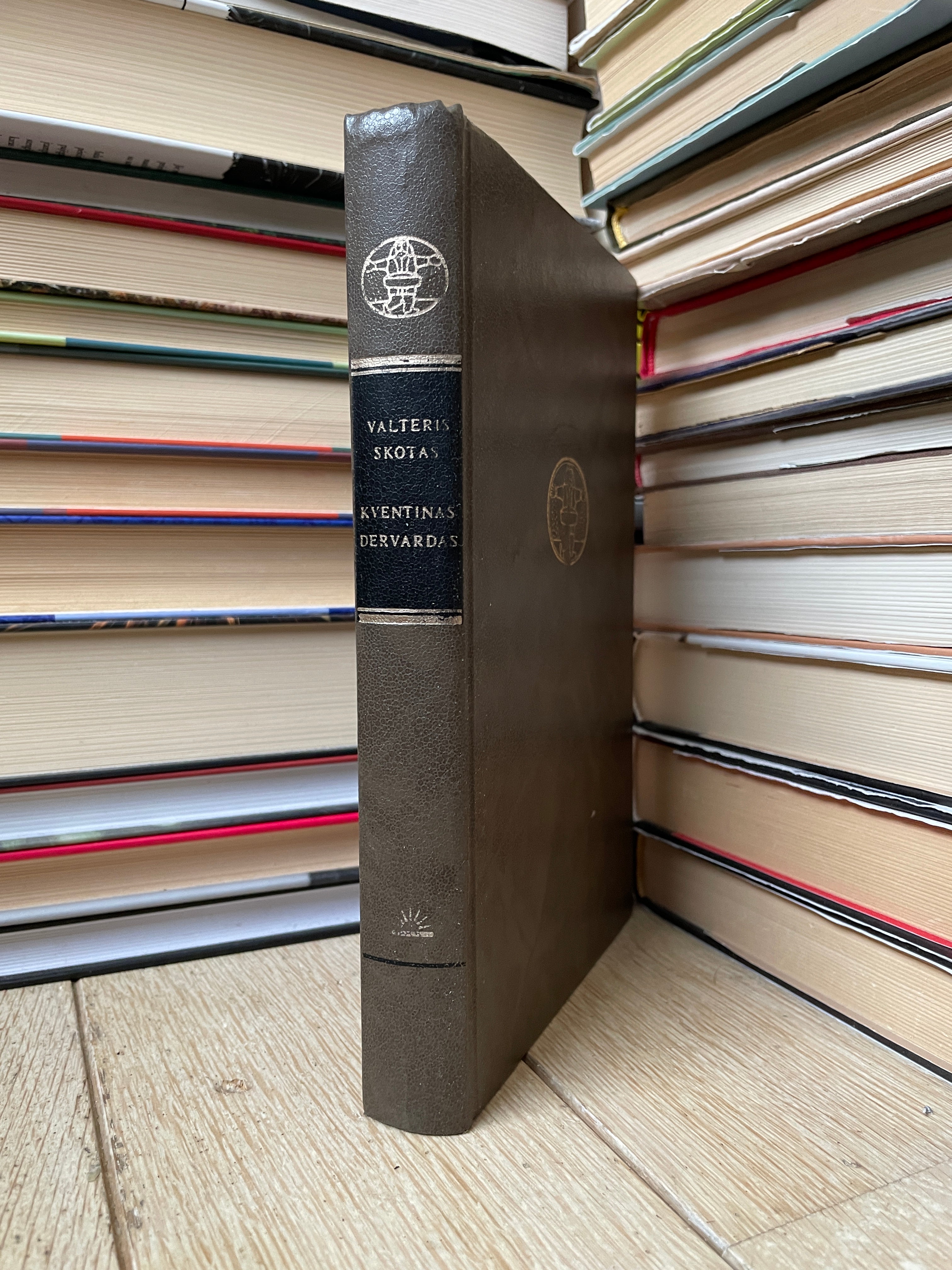 Kventinas  – LIBRIS