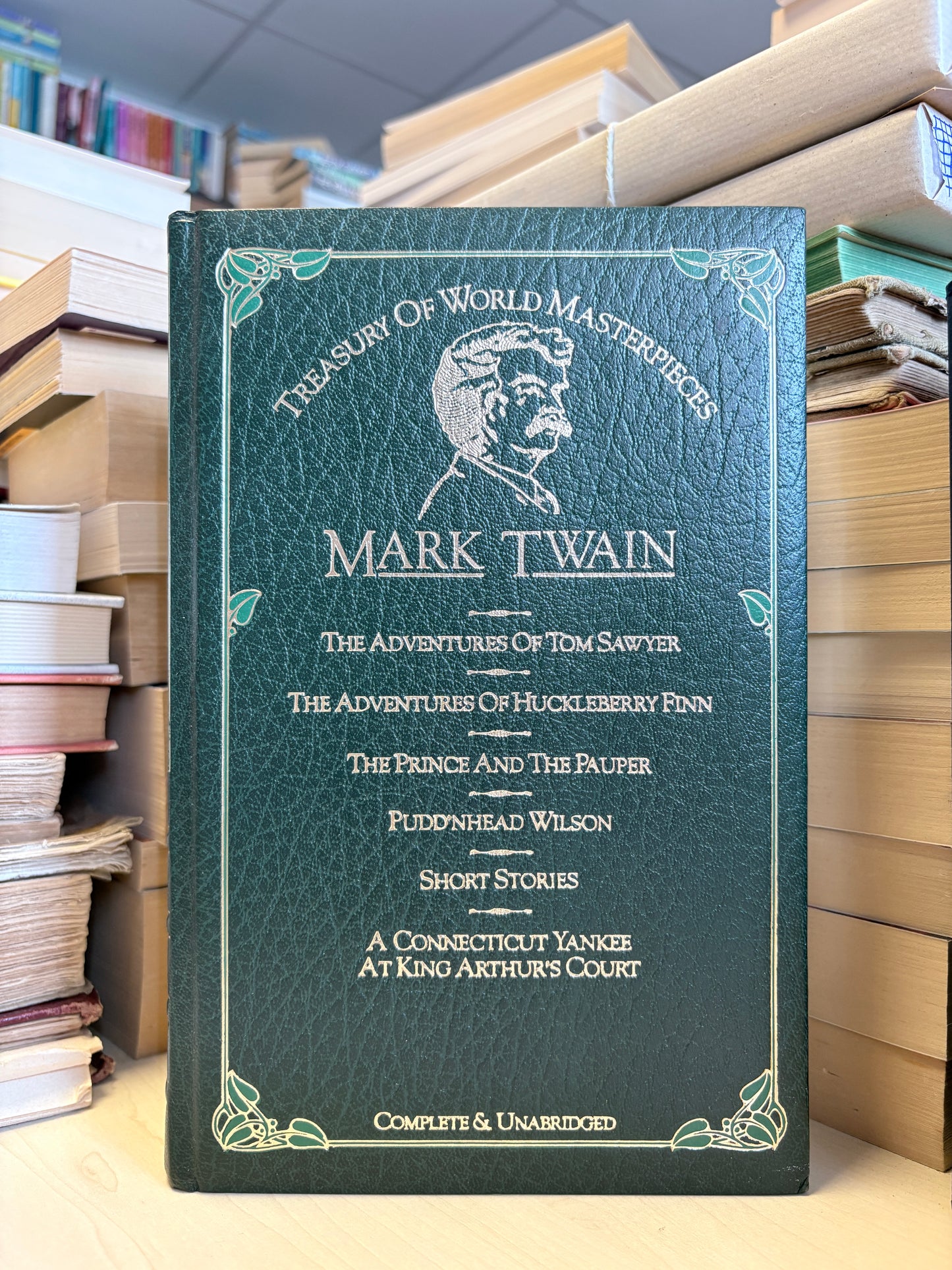 Mark Twain - The Adventures of Tom Sawyer. The Adventures of Hucklberry Finn. The Prince and the Pauper. Pudd'nhead Wilson. Short Stories. A Connecticut Yankee at King Arthur's Court
