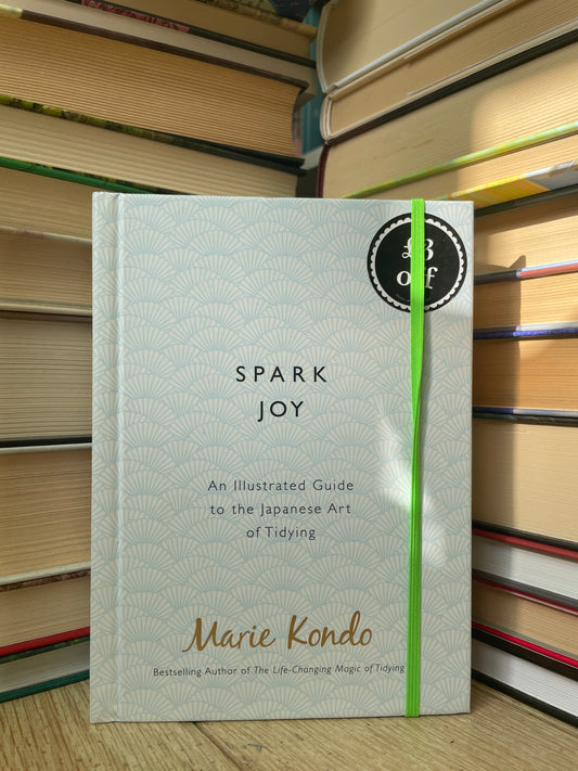 Marie Kondo - Spark Joy: An Illustrated Guide to the Japanese Art of Tidying