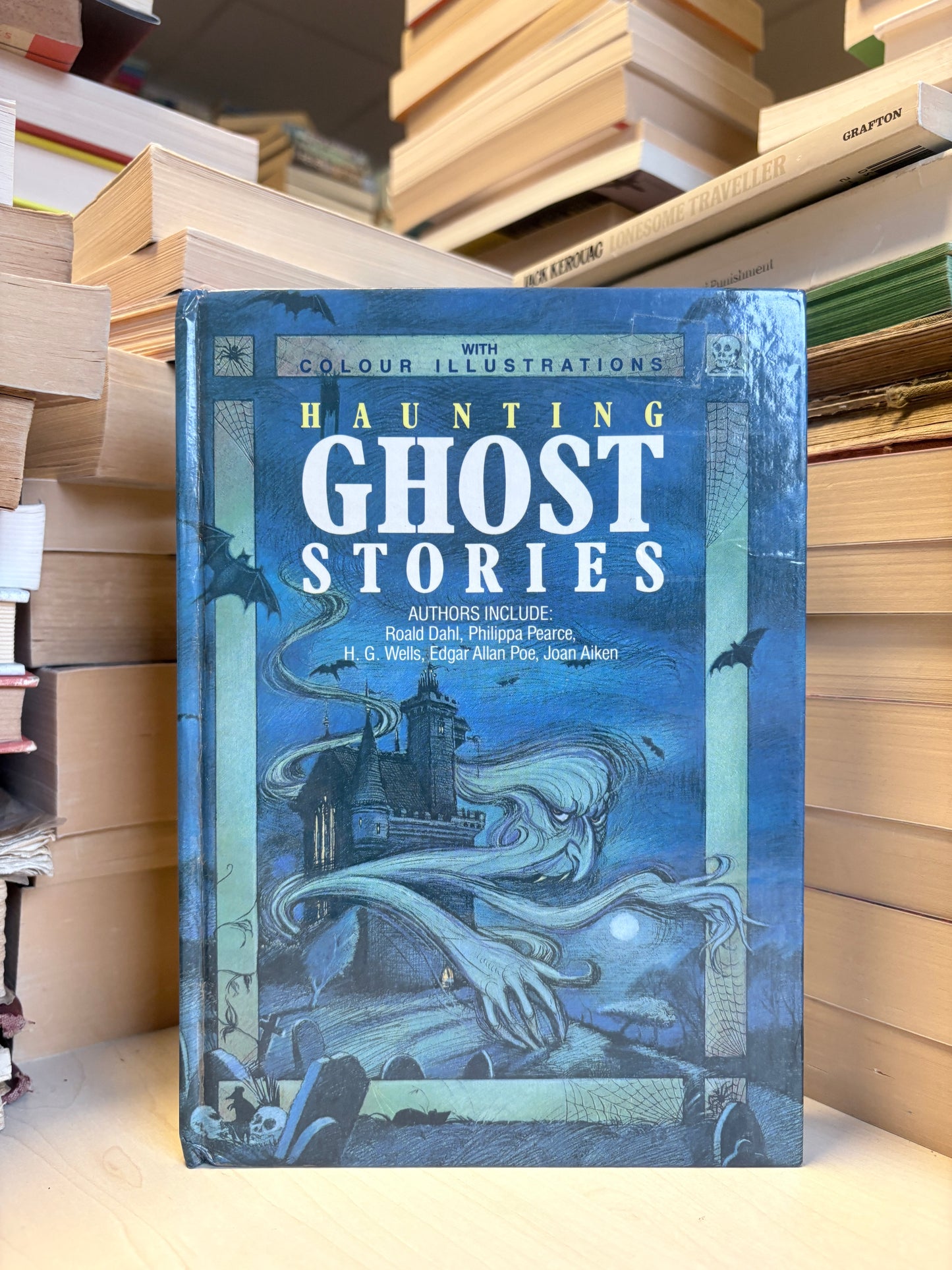 Roald Dahl, H. G. Wells, Edgar Allan Poe, Joan Aiken - Haunting Ghost Stories