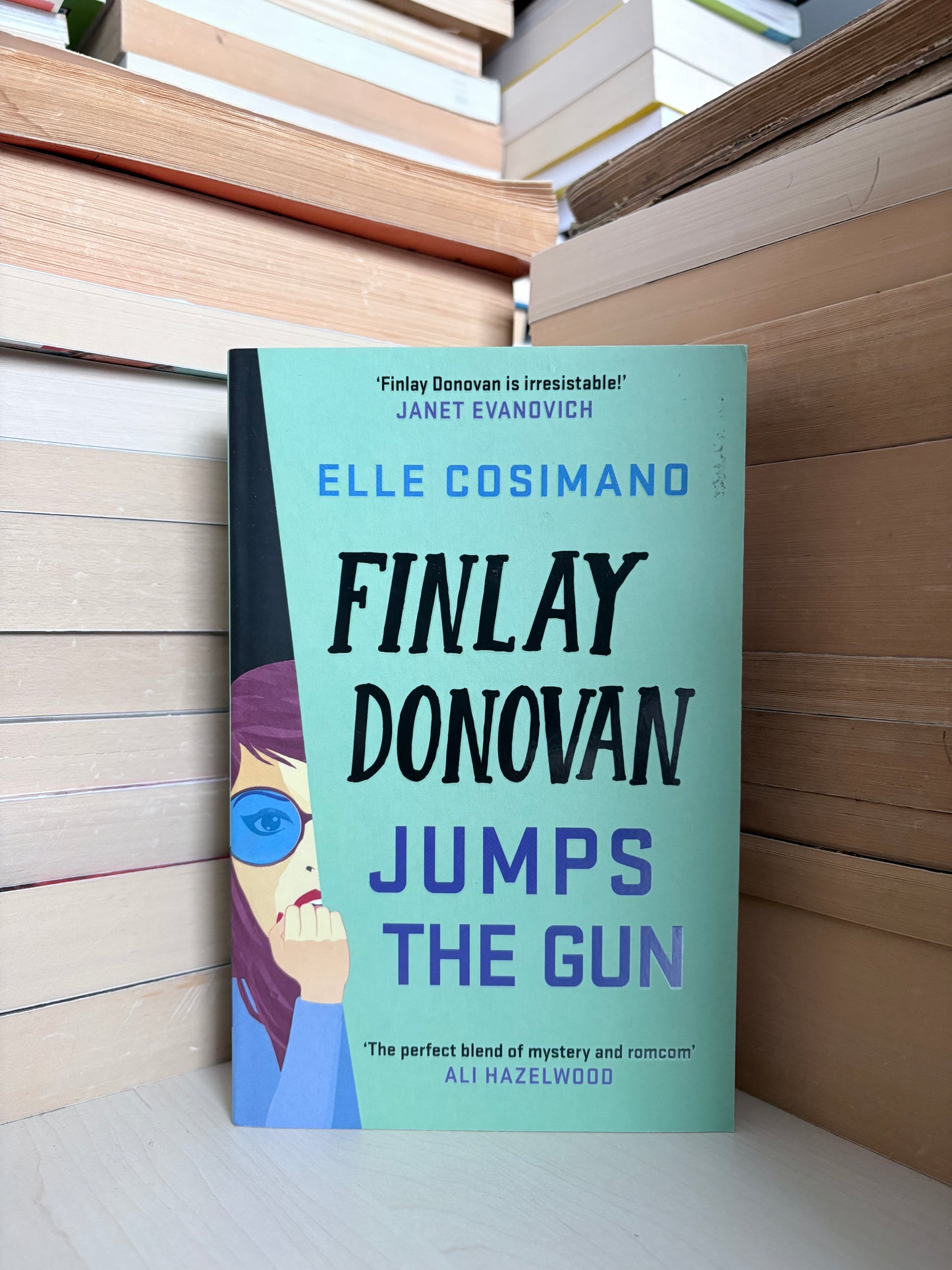 Elle Cosimano - Finlay Donovan Jumps the Gun