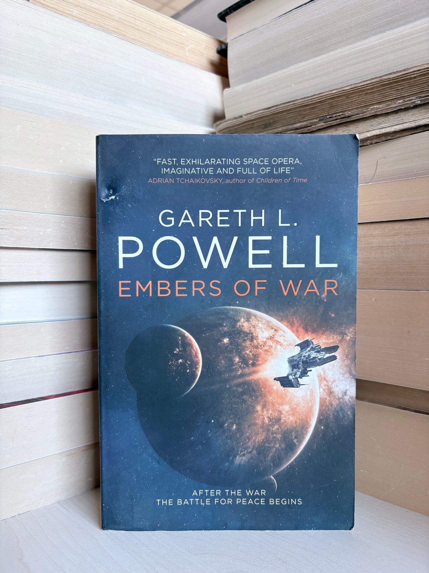 Gareth L. Powell - Embers of War