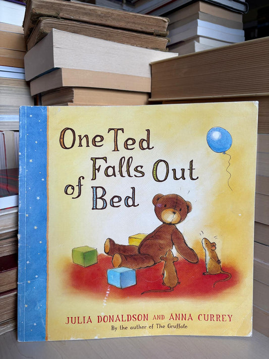 Julia Donaldson, Anna Currey - One Ted Falls Out of Bed