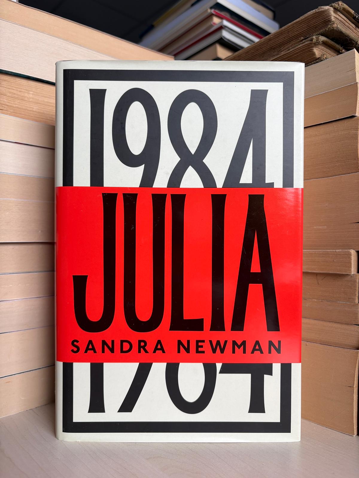 Sandra Newman - Julia