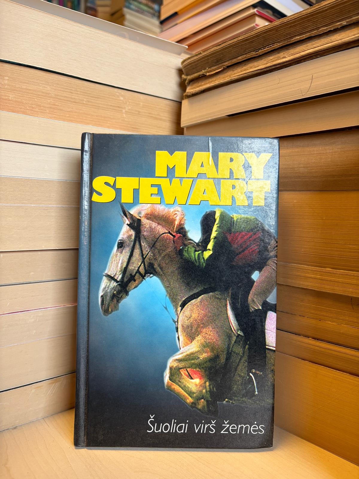 Mary Stewart - ,,Šuoliai virš žemės"