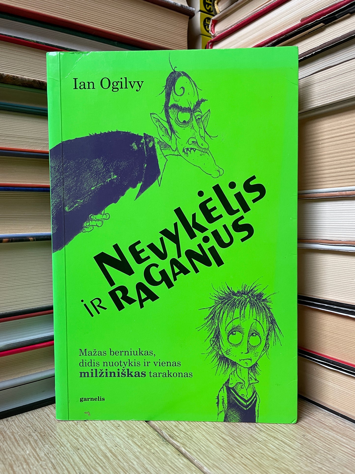 Ian Ogilvy - ,,Nevykėlis ir raganius"