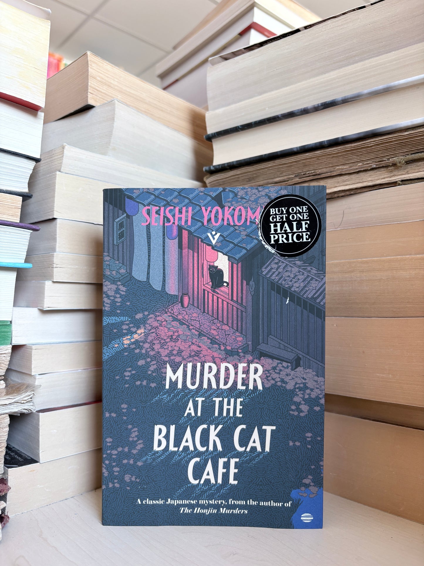 Seishi Yokomizo - Murder at the Black Cat Cafe