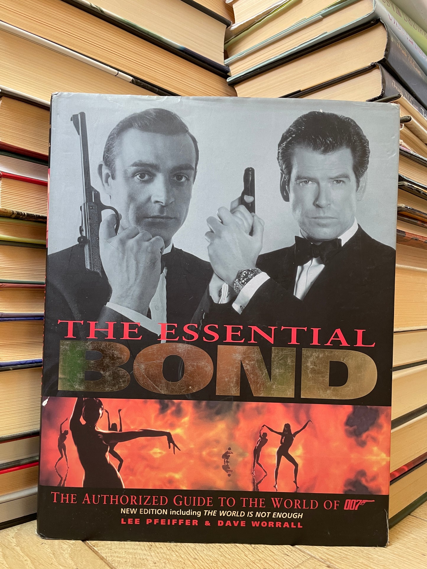 Lee Pfeiffer, Dave Worrall - The Essential Bond