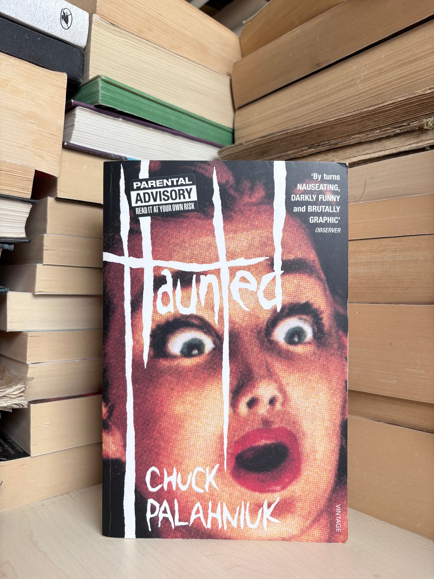 Chuck Palahniuk - Haunted