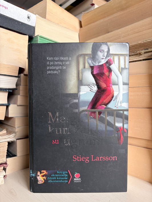 Stieg Larsson - ,,Mergina, kuri žaidė su ugnimi"