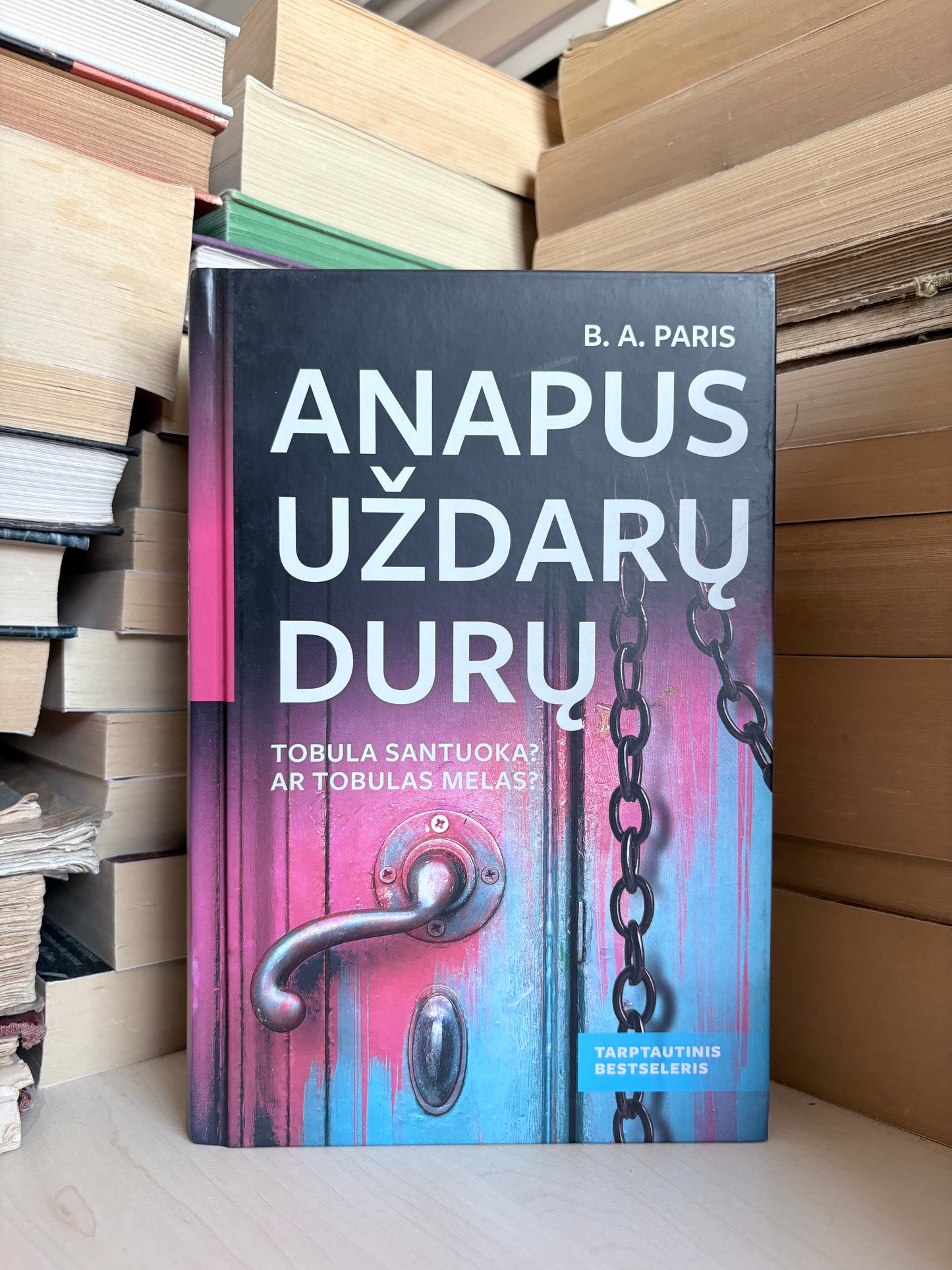 B. A. Paris - ,,Anapus uždarų durų"
