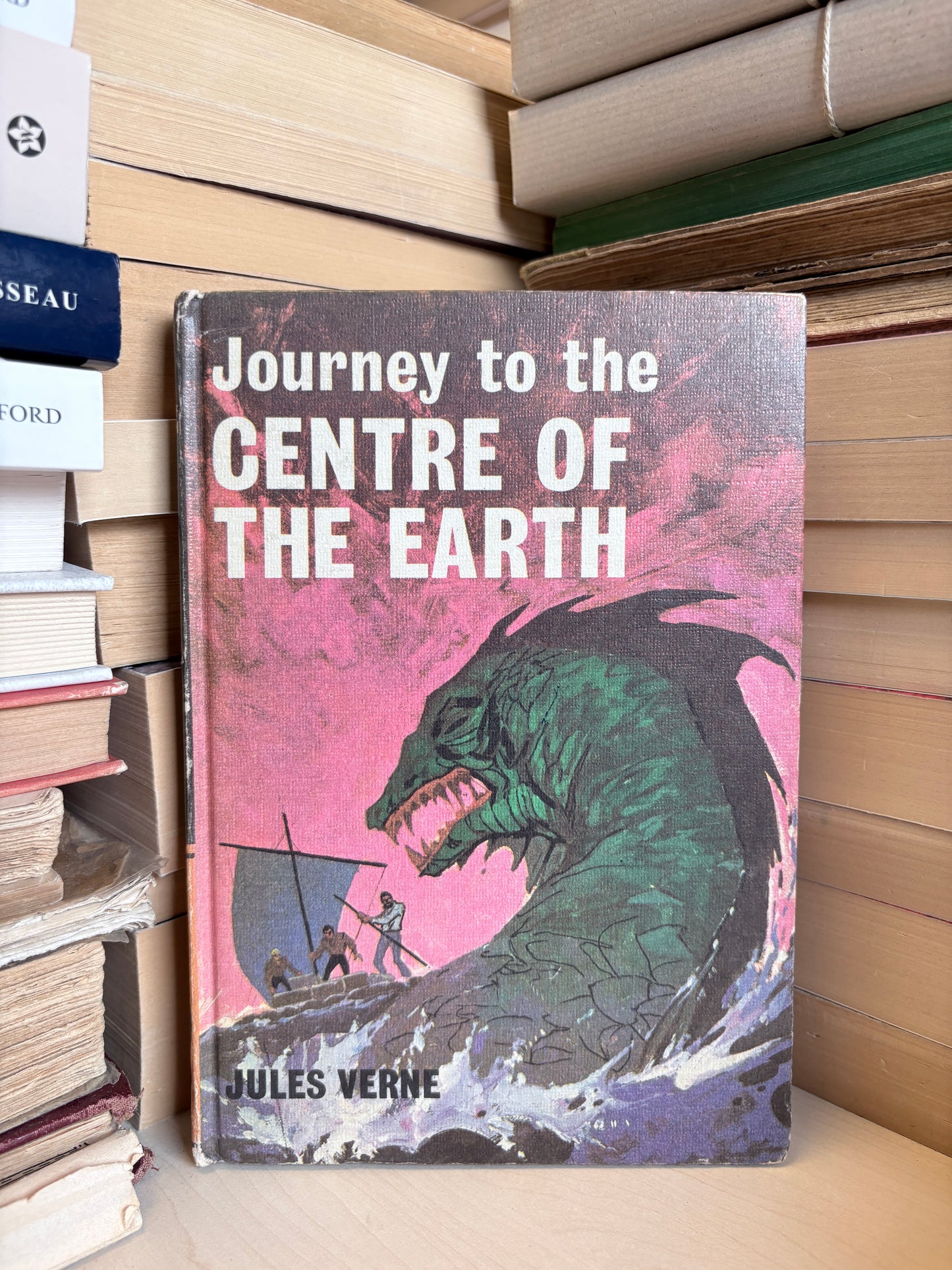 Jules Verne - Journey to the Centre of the Earth (sutrumpinta)
