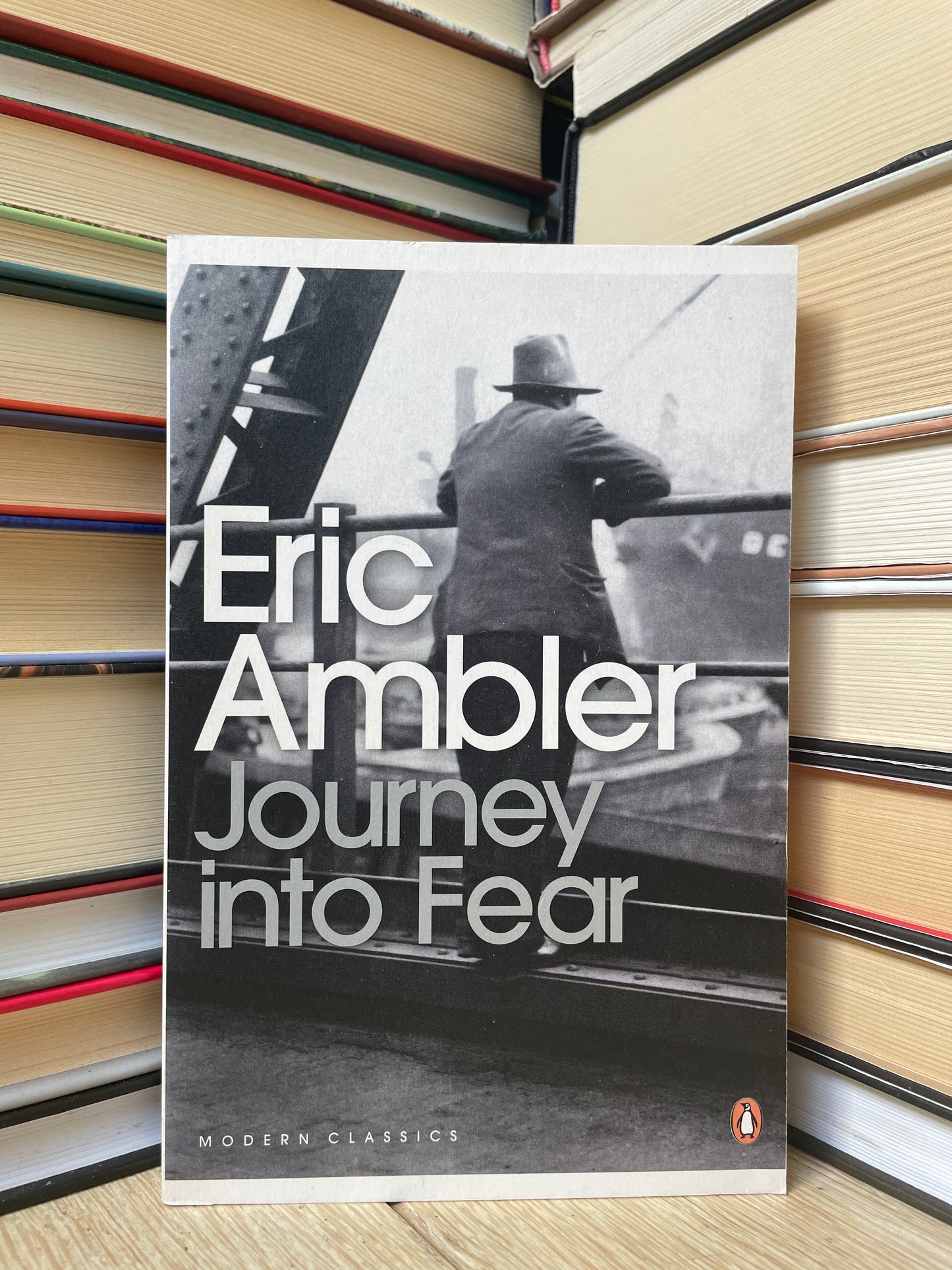 Eric Ambler - Journey into Fear