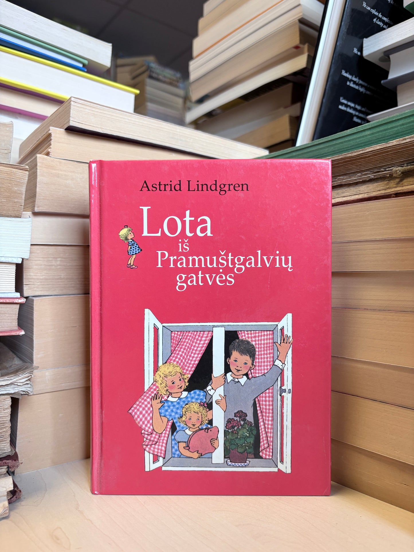 Astrid Lindgren - ,,Lota iš Pramuštgalvių gatvės"