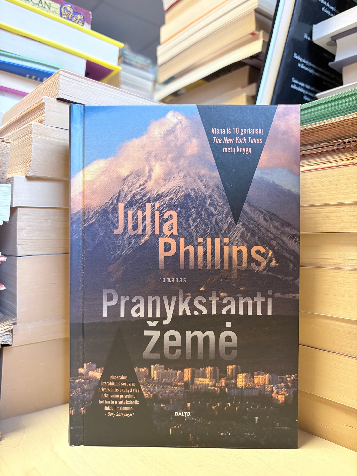 Julia Phillips - ,,Pranykstanti žemė"
