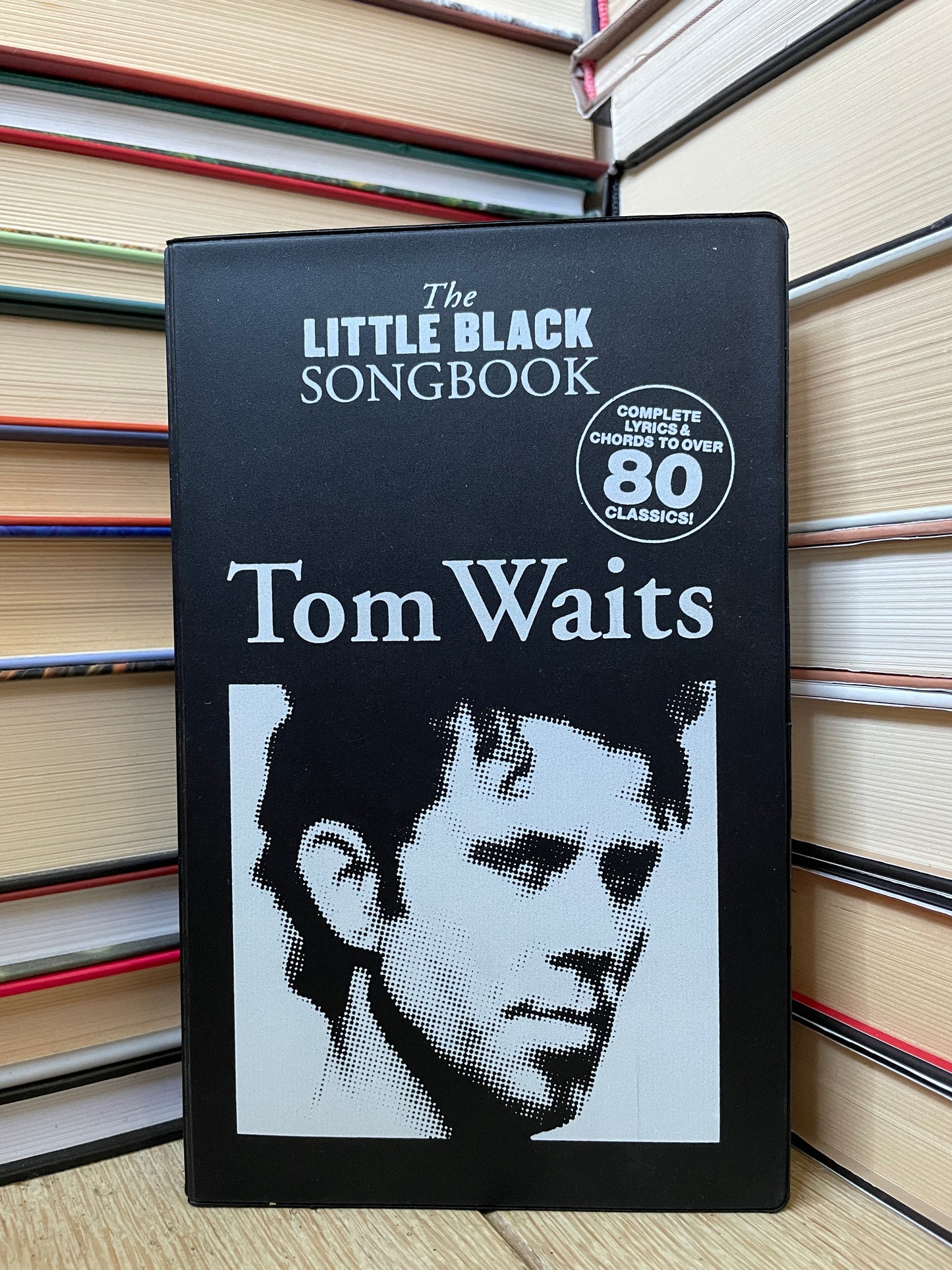 Tom Waits - The Little Black Songbook: Complete Lyrics and Chords to Over 80 Classics