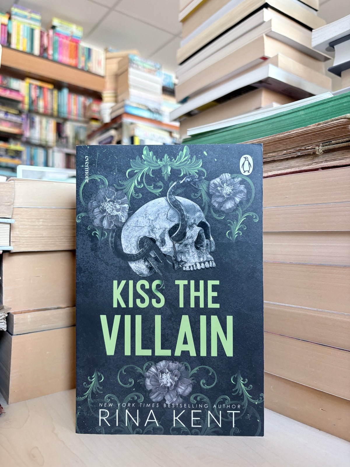 Rina Kent - Kiss the Villain