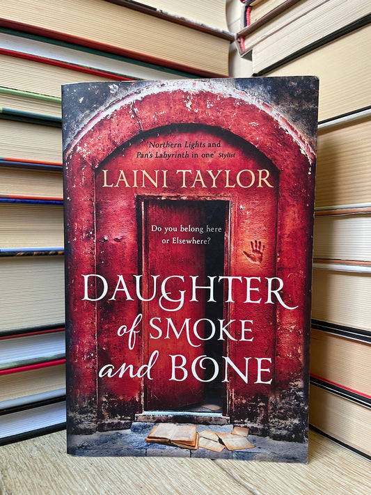 Laini Taylor - Daughter of Smoke and Bone