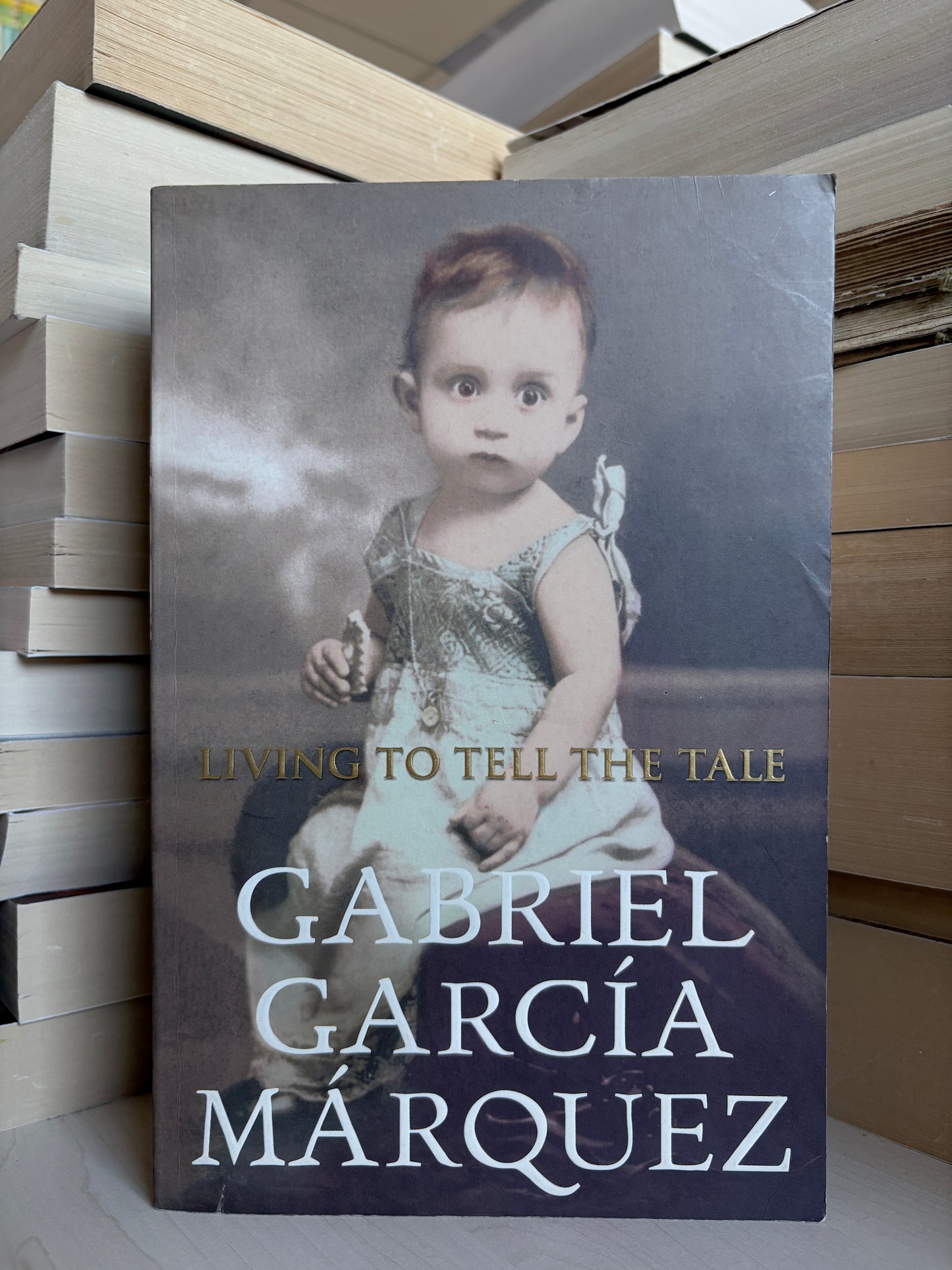 Gabriel Garcia Marquez - Living to Tell the Tale