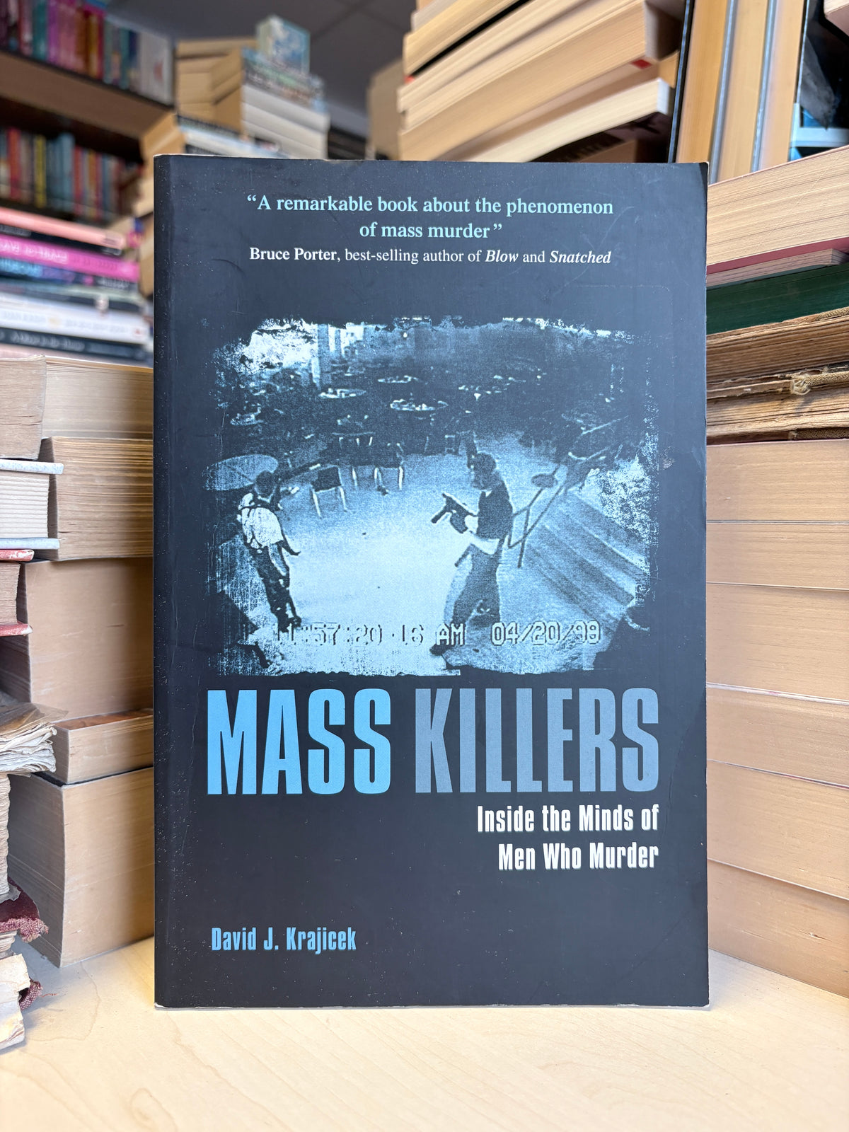 David J. Krajicek - Mass Killers: Inside the Minds of Men Who Murder