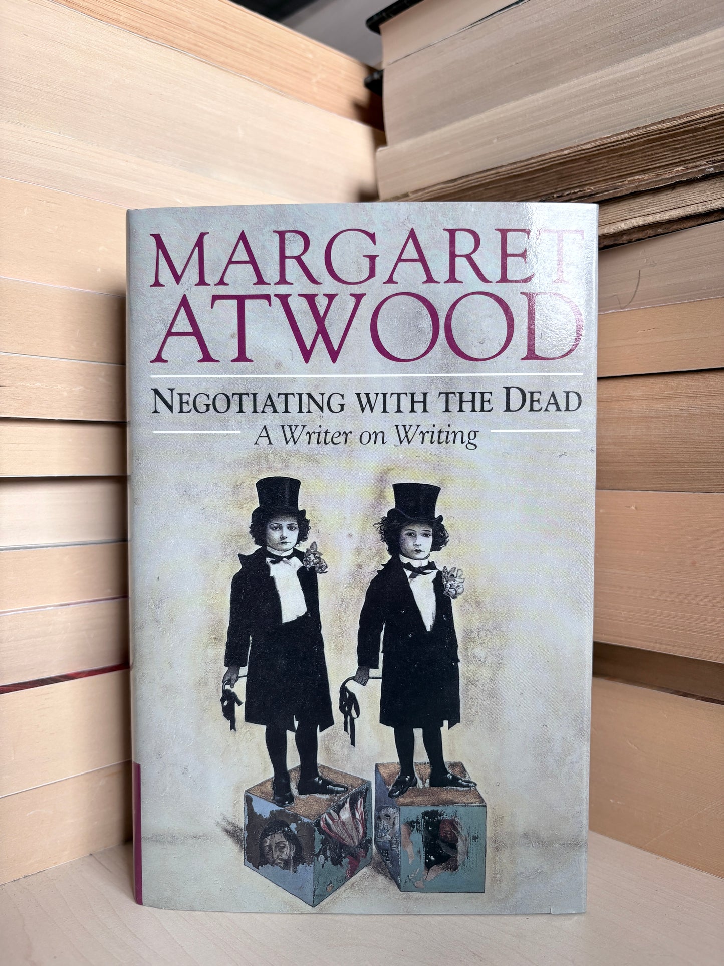 Margaret Atwood - Negotiating With the Dead