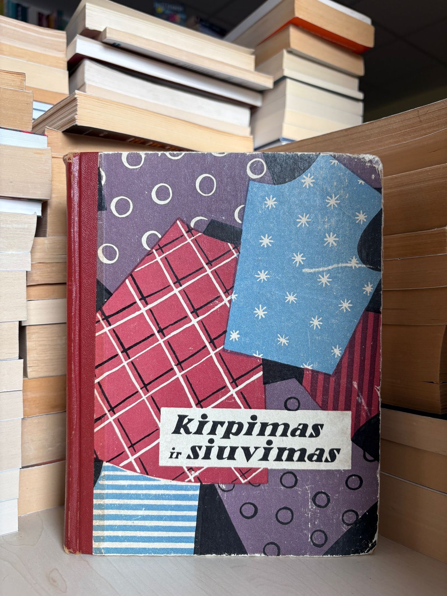 L. Lisauskienė - ,,Kirpimas ir siuvimas"