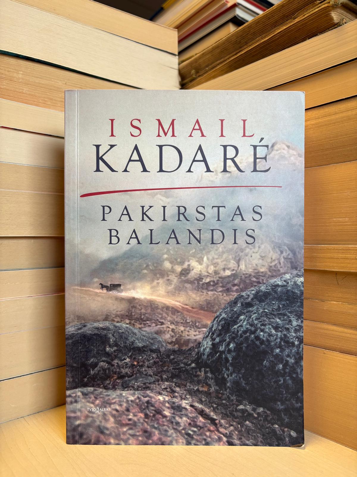 Ismail Kadare - ,,Pakirstas balandis"